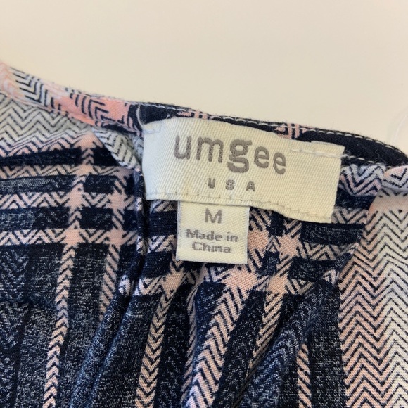 Plaid blouse with a criss cross front - Picture 3 of 3